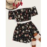 Top de hombros descubiertos con estampado floral con shorts