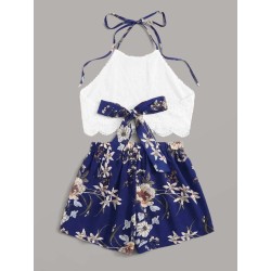 Top halter en abanico con encaje con shorts con estampado floral