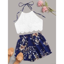 Top halter en abanico con encaje con shorts con estampado floral