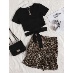 Conjunto top con cordón trasero cruzado con falda de leopardo